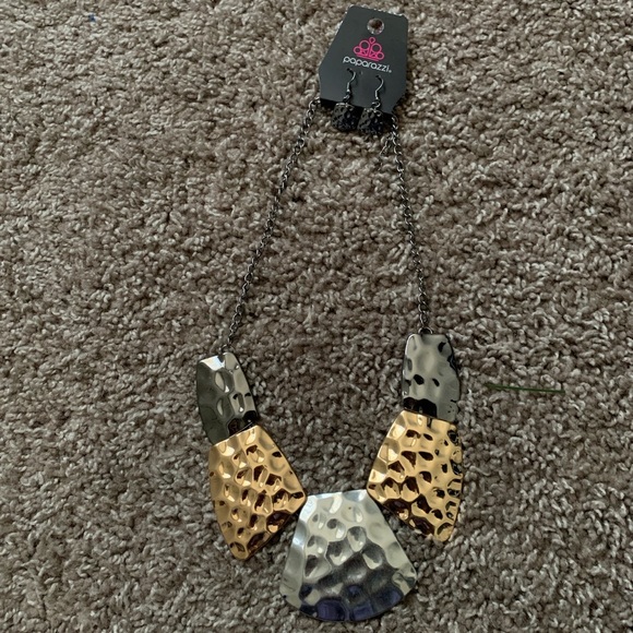 Paparazzi Necklace / Earrring set - Picture 3 of 6